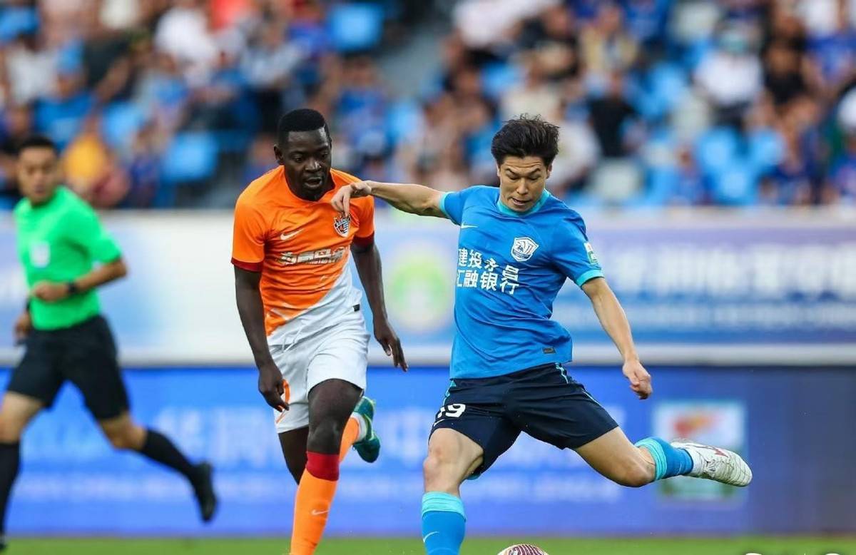 广州队迎西甲关键赛;今晨绝杀压哨;引发热议;赛季目标并未改变 广州队迎西甲关键赛;今晨绝杀压哨;引发热议;赛季目标并未改变